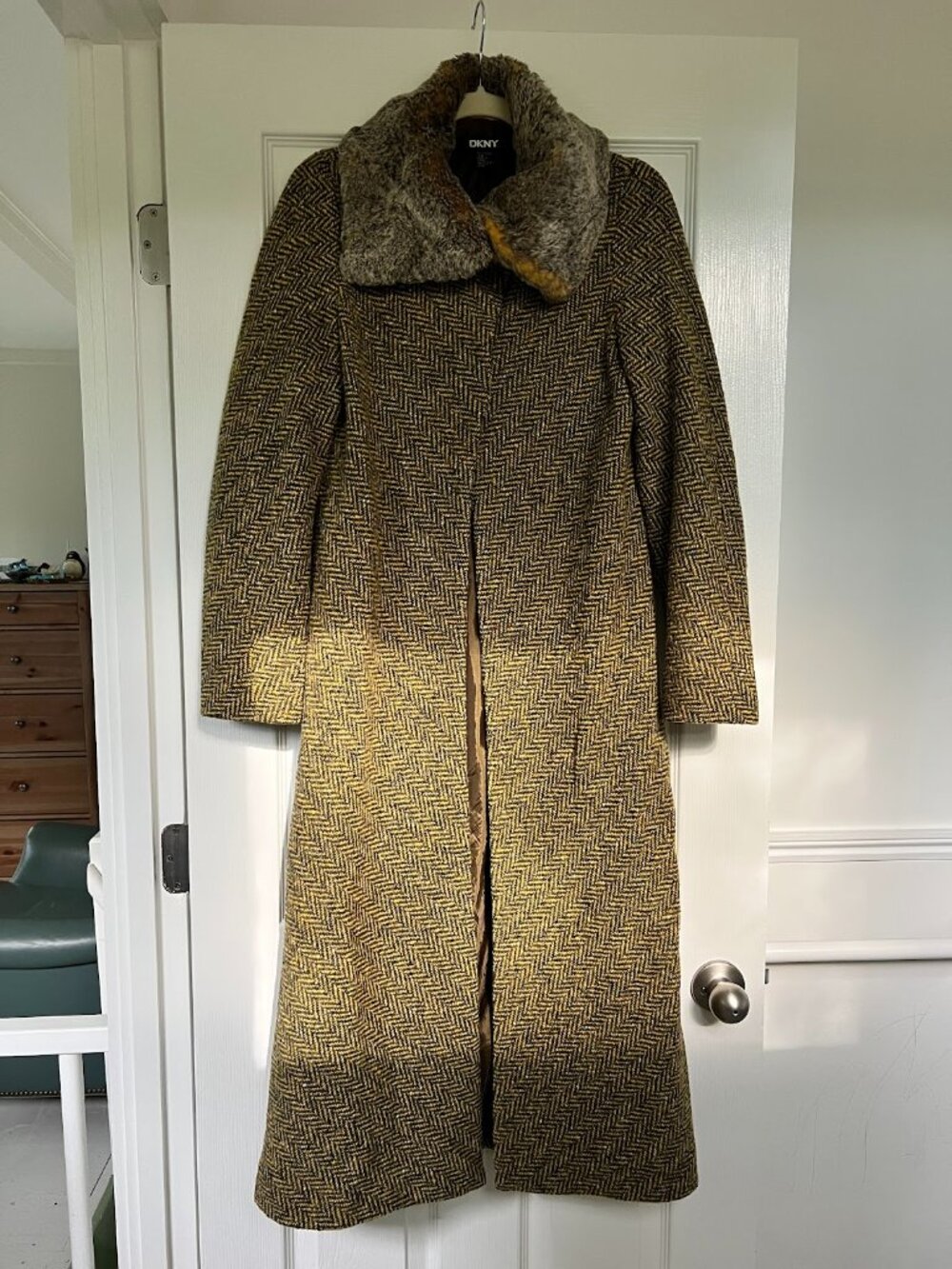 DKNY long wool herringbone jacket ~ olive green with soft faux fur collar